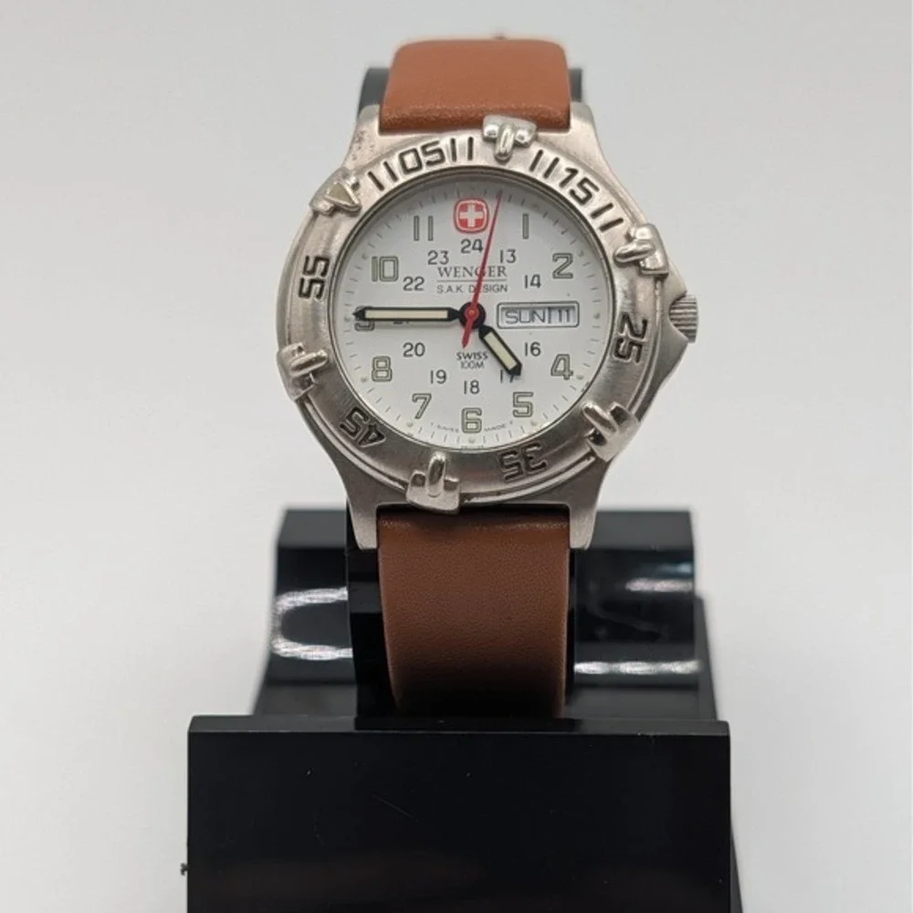 Wenger Swiss Army Field Watch White Dial Day Date Lume 100M‎ Leather Strap 33mm
